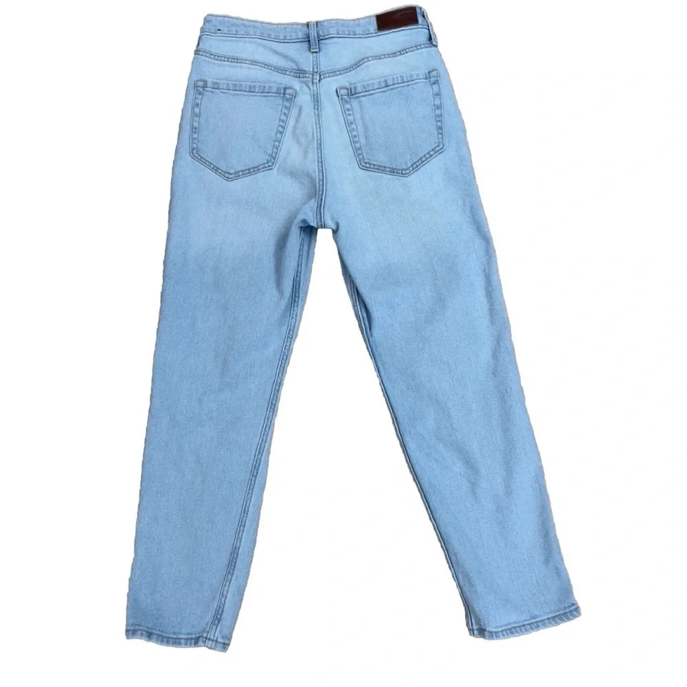 Hollister Ultra High Rise Mom Jeans Ripped Size 5 Short / Petite W27 L25
